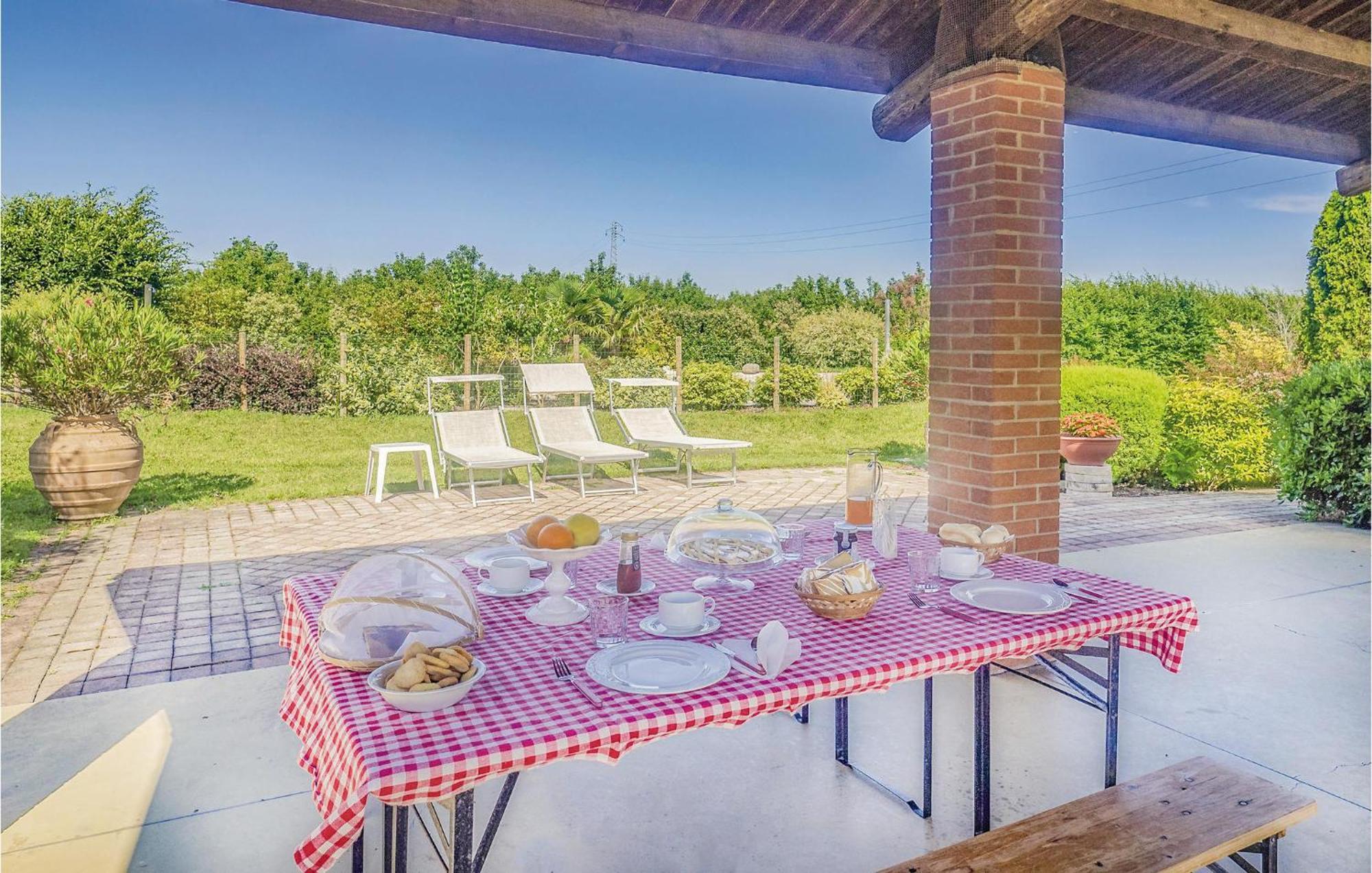 Awesome Home In Ariano Nel Polesine With Kitchen San Basilio Εξωτερικό φωτογραφία