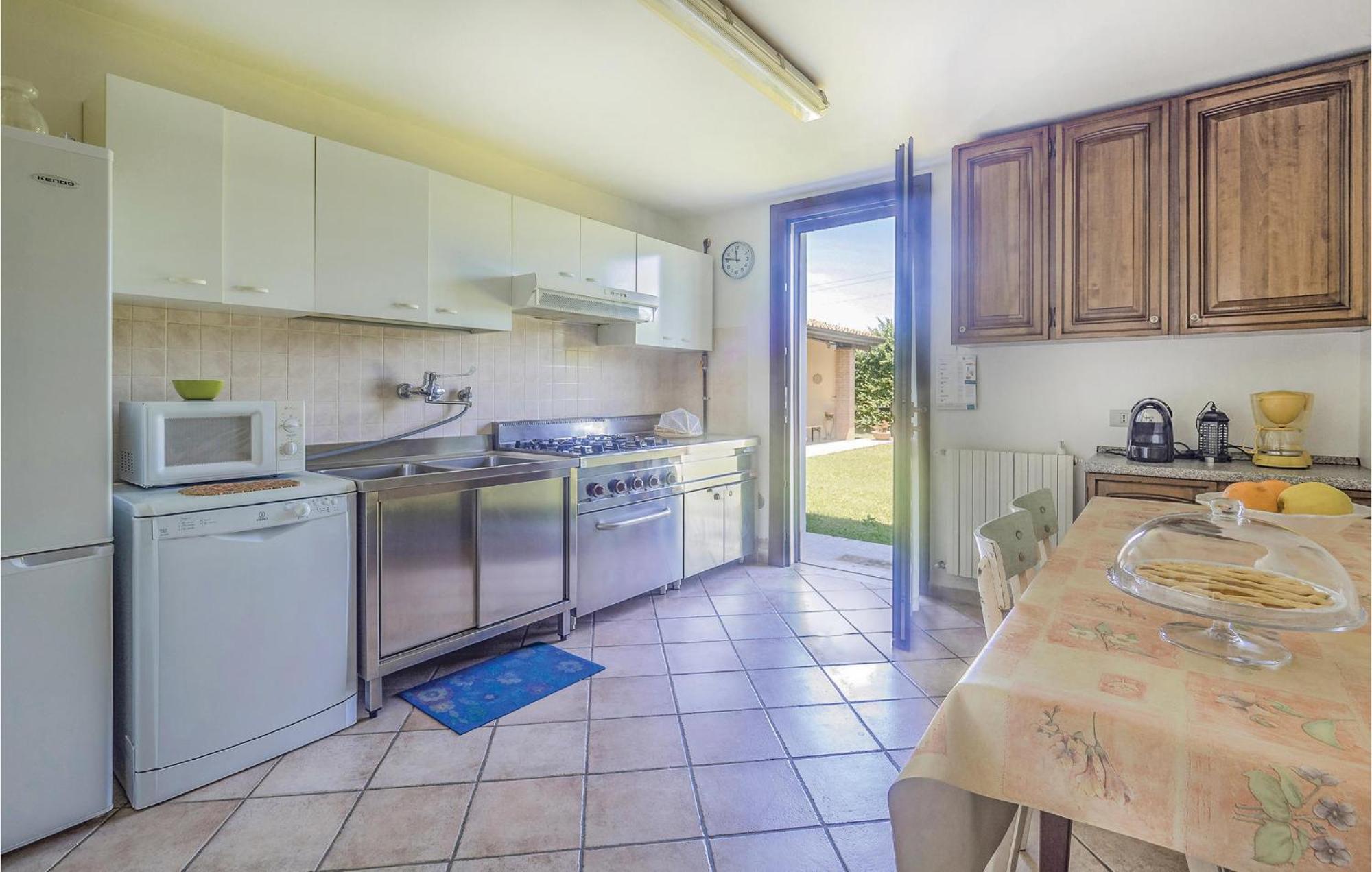 Awesome Home In Ariano Nel Polesine With Kitchen San Basilio Εξωτερικό φωτογραφία