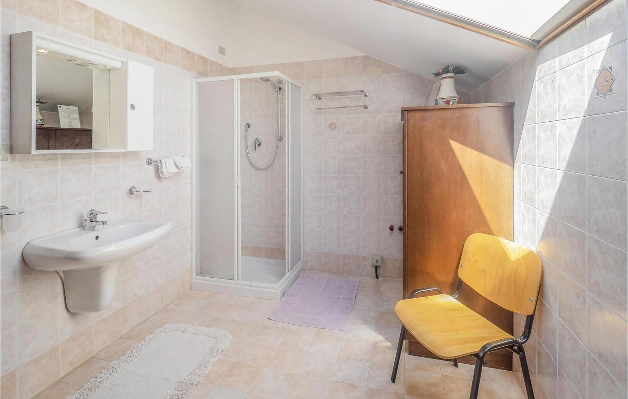 Awesome Home In Ariano Nel Polesine With Kitchen San Basilio Δωμάτιο φωτογραφία