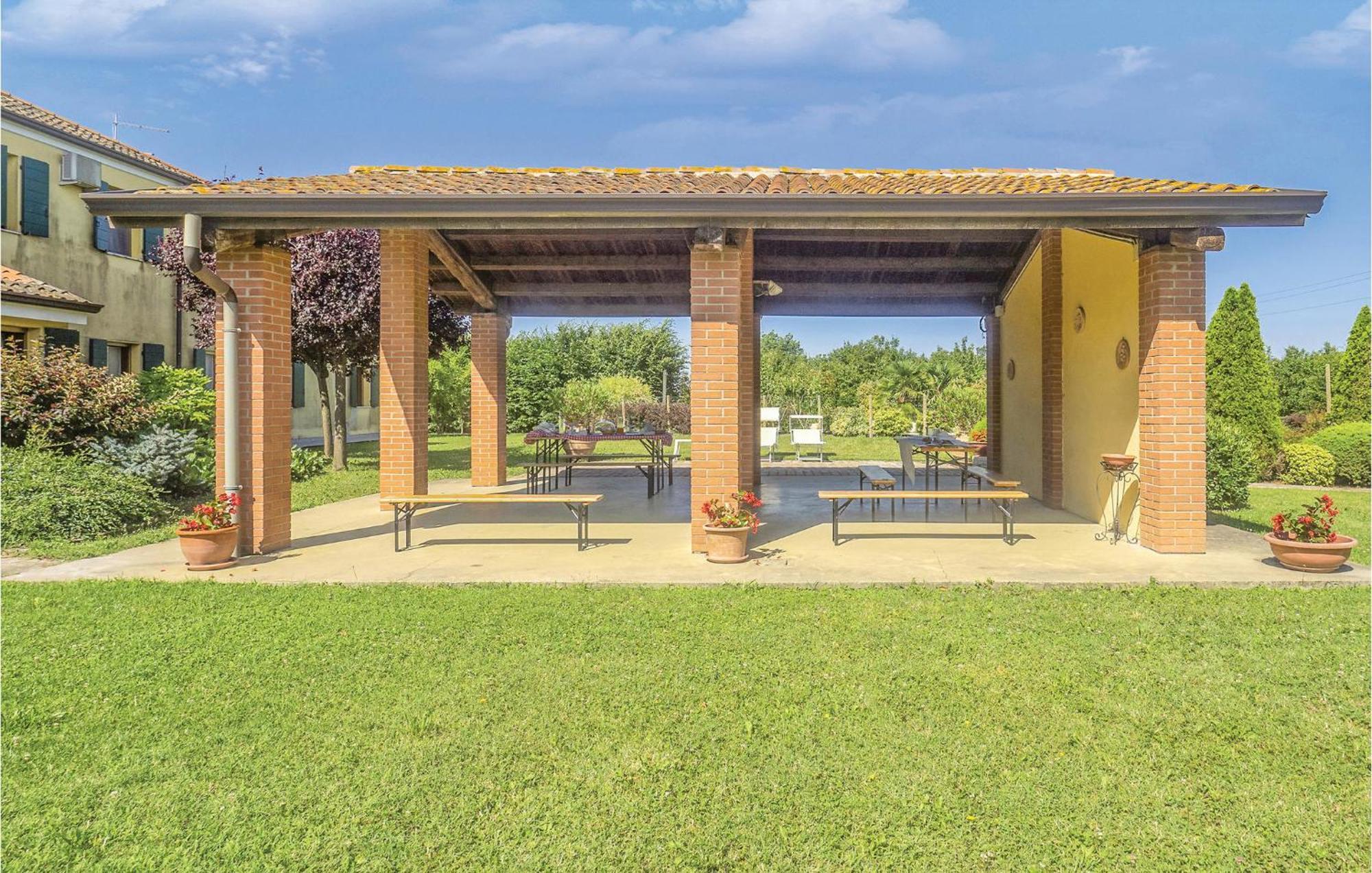 Awesome Home In Ariano Nel Polesine With Kitchen San Basilio Δωμάτιο φωτογραφία